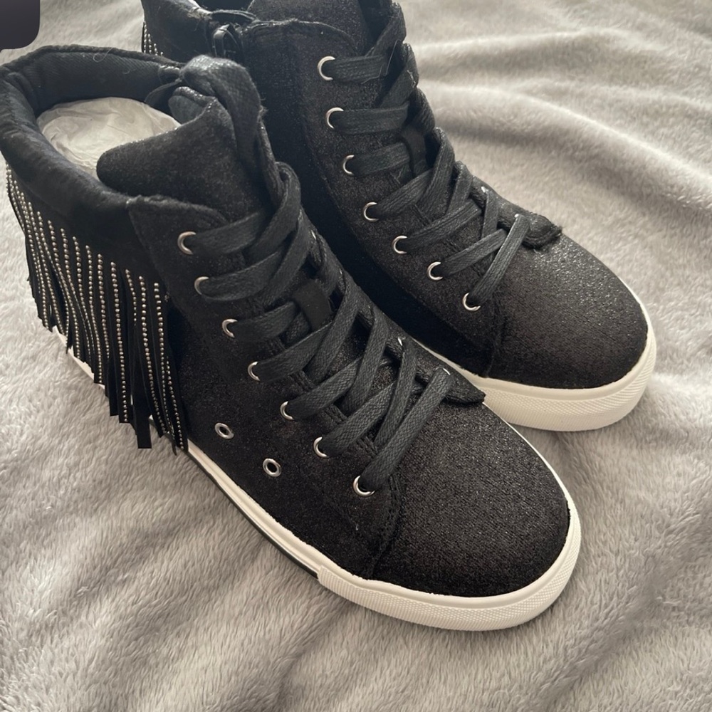 Inc black Charlie sneaker size 4 big girl